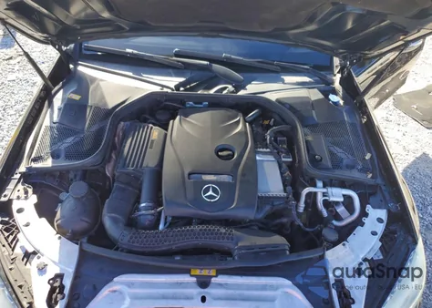 2016 Mercedes-Benz C 300 z USA, uszkodzony, nr VIN 55SWF4JB6GU154559